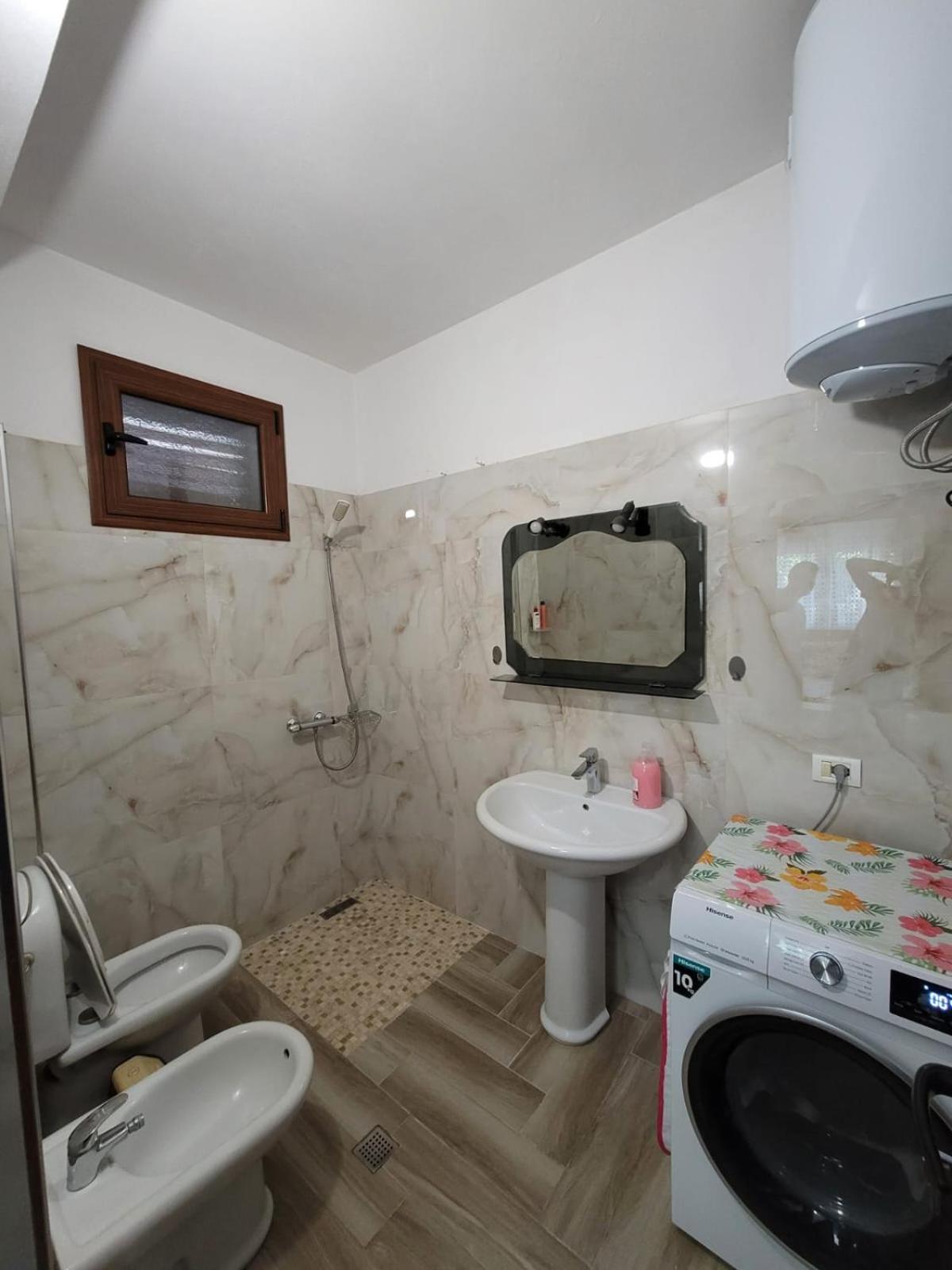 Private Room On A Shared Apartament Near Durres Beach Exterior photo